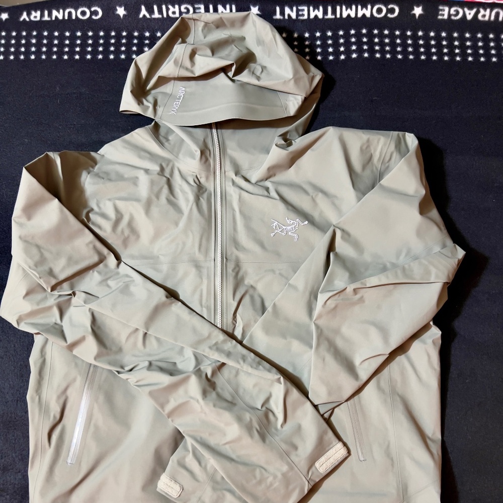 Arc'teryx Beta Jacket Men's | NEW VERSION! | Gore-Tex ePE Shell